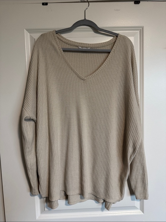 Time and Tru Sweaters - Women’s Ribbed V-Neck Sweater in Light Beige